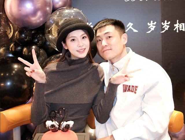 开云体育-他是男篮高铁，场均7分拿600万顶薪，逆袭成功，娇妻很漂亮|高诗岩|篮球|篮板|山东男篮|赵继伟_新浪体育_新浪新闻